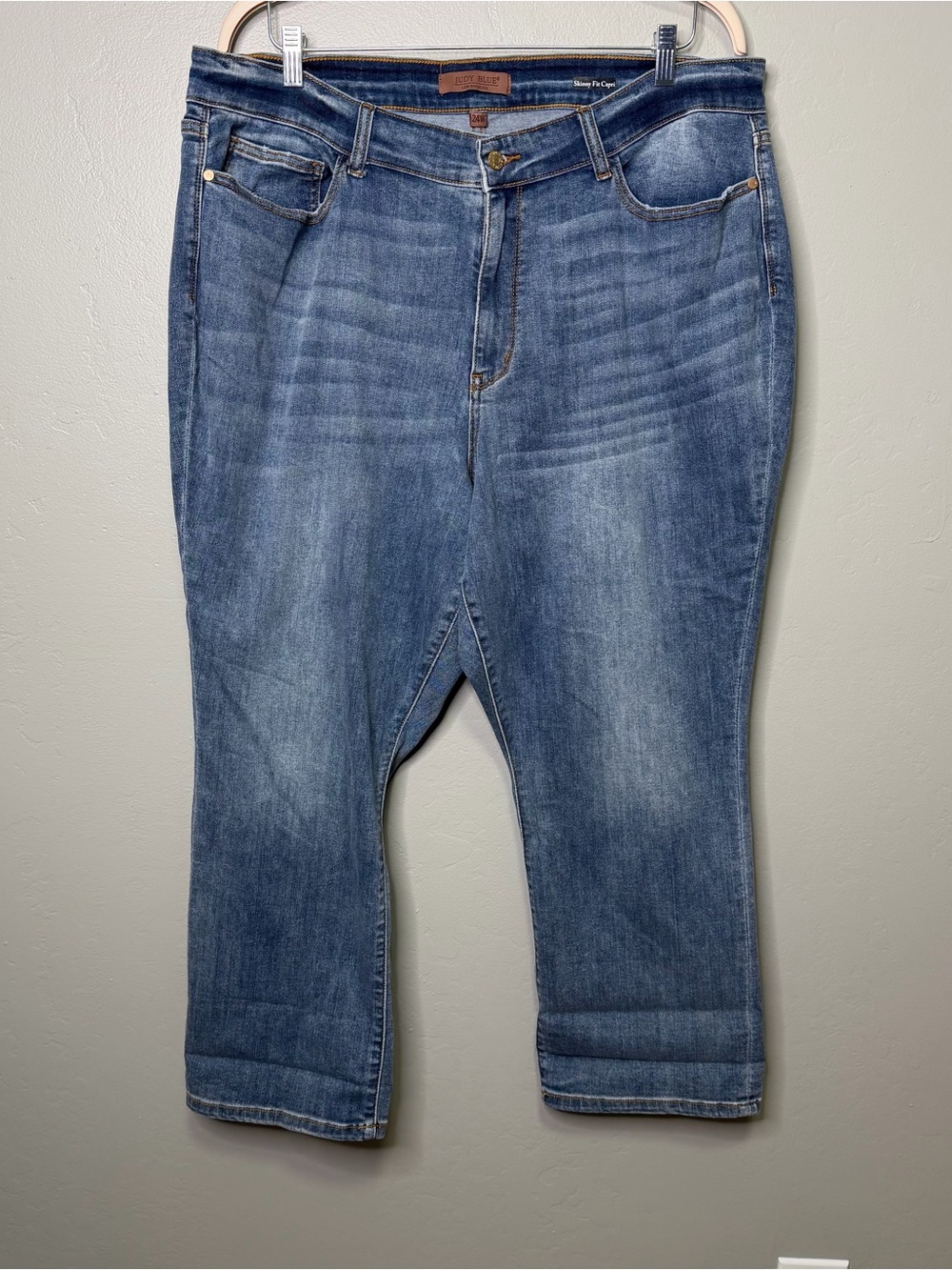 Judy Blue Mid Rise Plus Size Cuffed Skinny Capri Jeans Medium Wash JB72116MD 24W